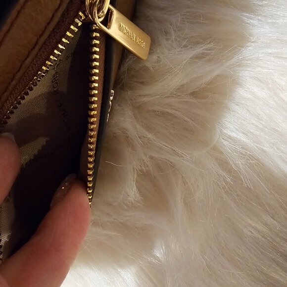 Michael Kors Banana bag Tan and Gold - Picture 10 of 10